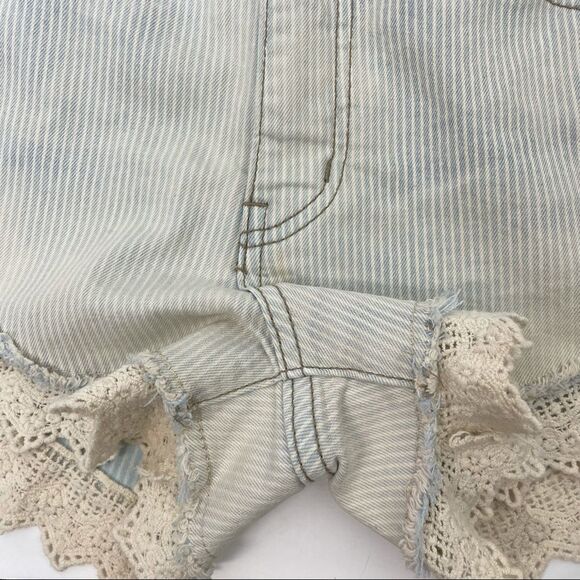 Free People Railroad Striped Denim Jean Shorts With Crochet Hem Size 27 - Picture 5 of 16